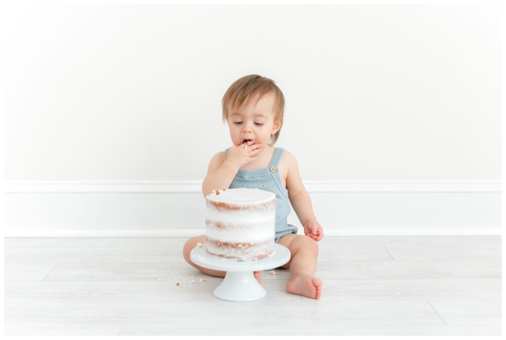 Baby eating a cake by Northern Virginia Family Photographer