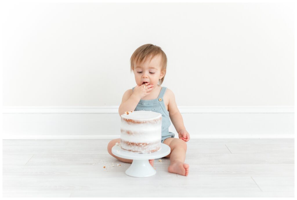 Baby eating a cake by Northern Virginia Family Photographer