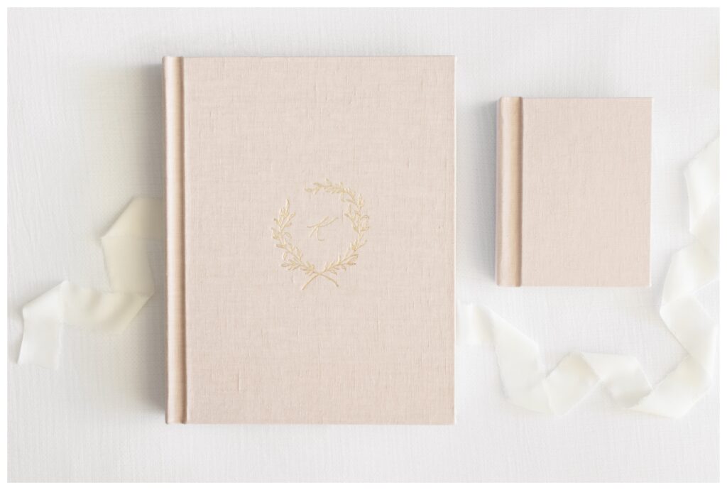 A beautiful photo of a blush flushmount album with gold debossing by Jessica Green Photography